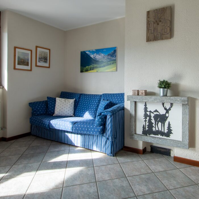 Soggiorno appartamento madonnina 24